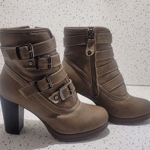 ANKLE BOOTS